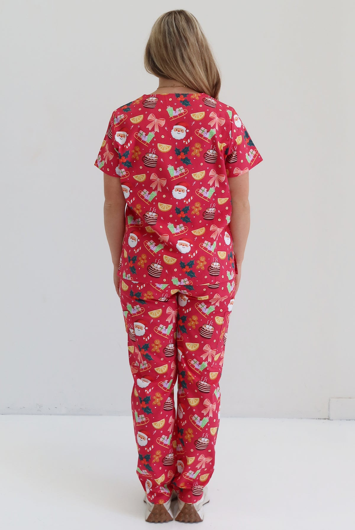 Mistletoe Kisses Nursing Scrubset