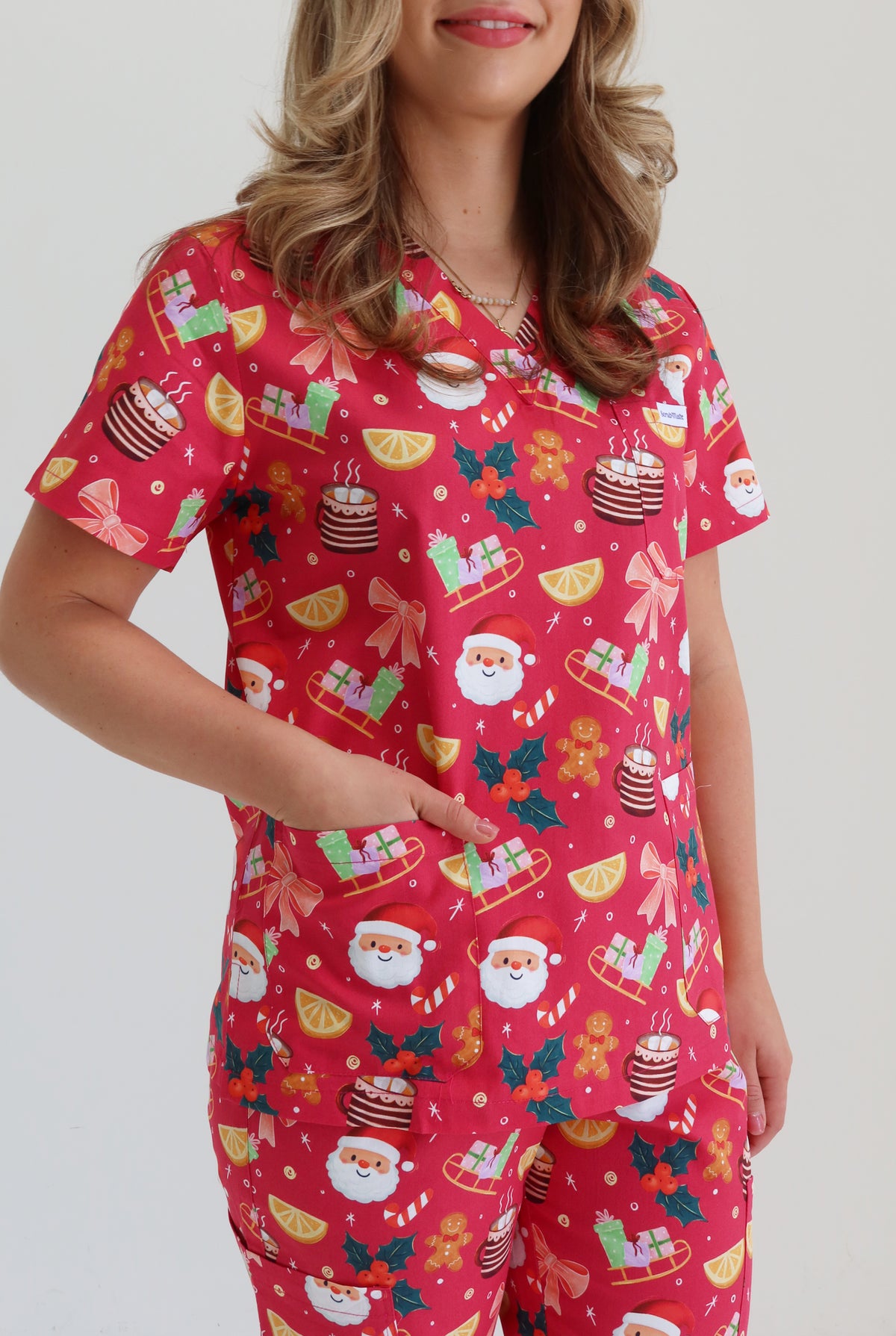 Mistletoe Kisses Nursing Scrubset