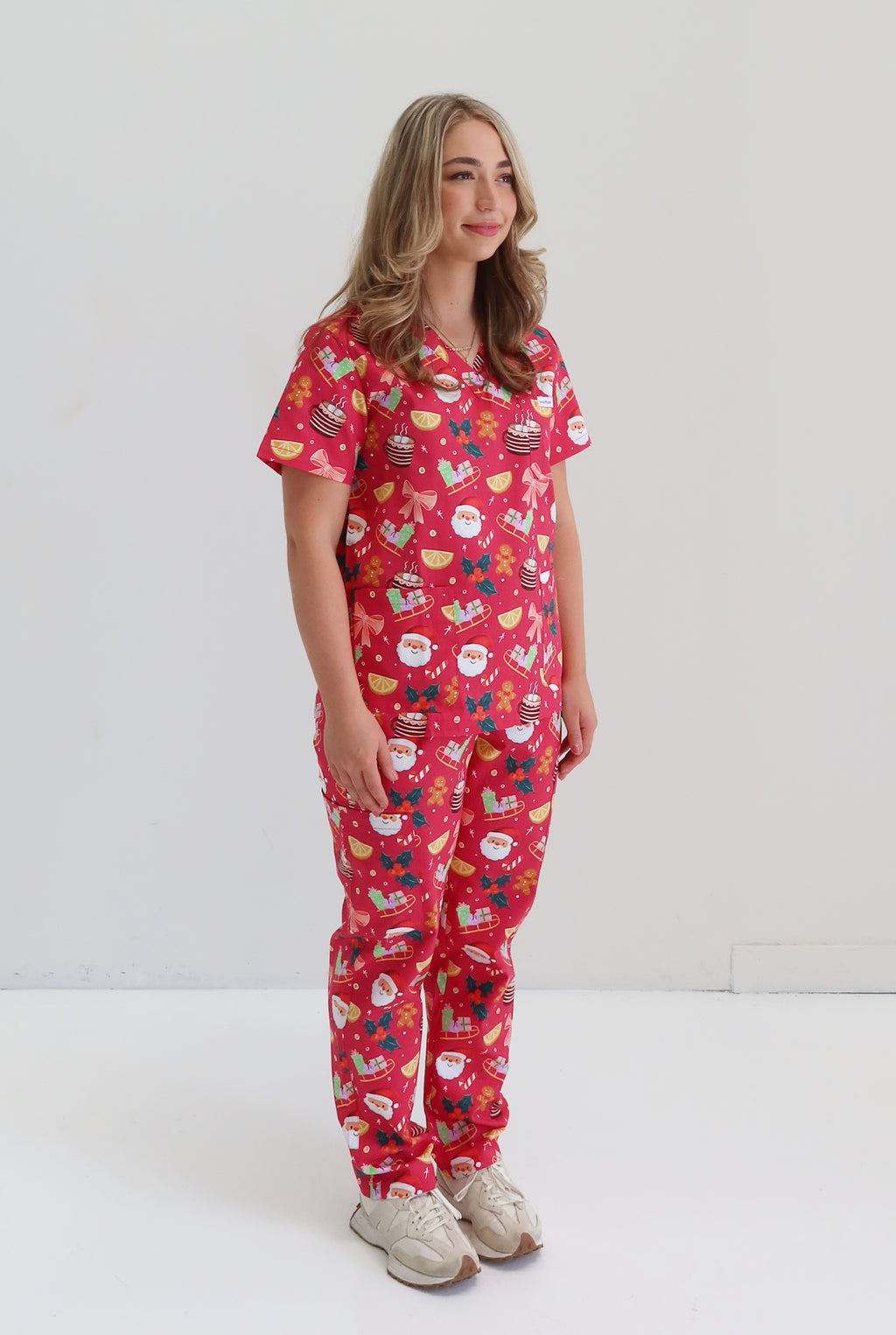 Mistletoe Kisses Nursing Scrubset
